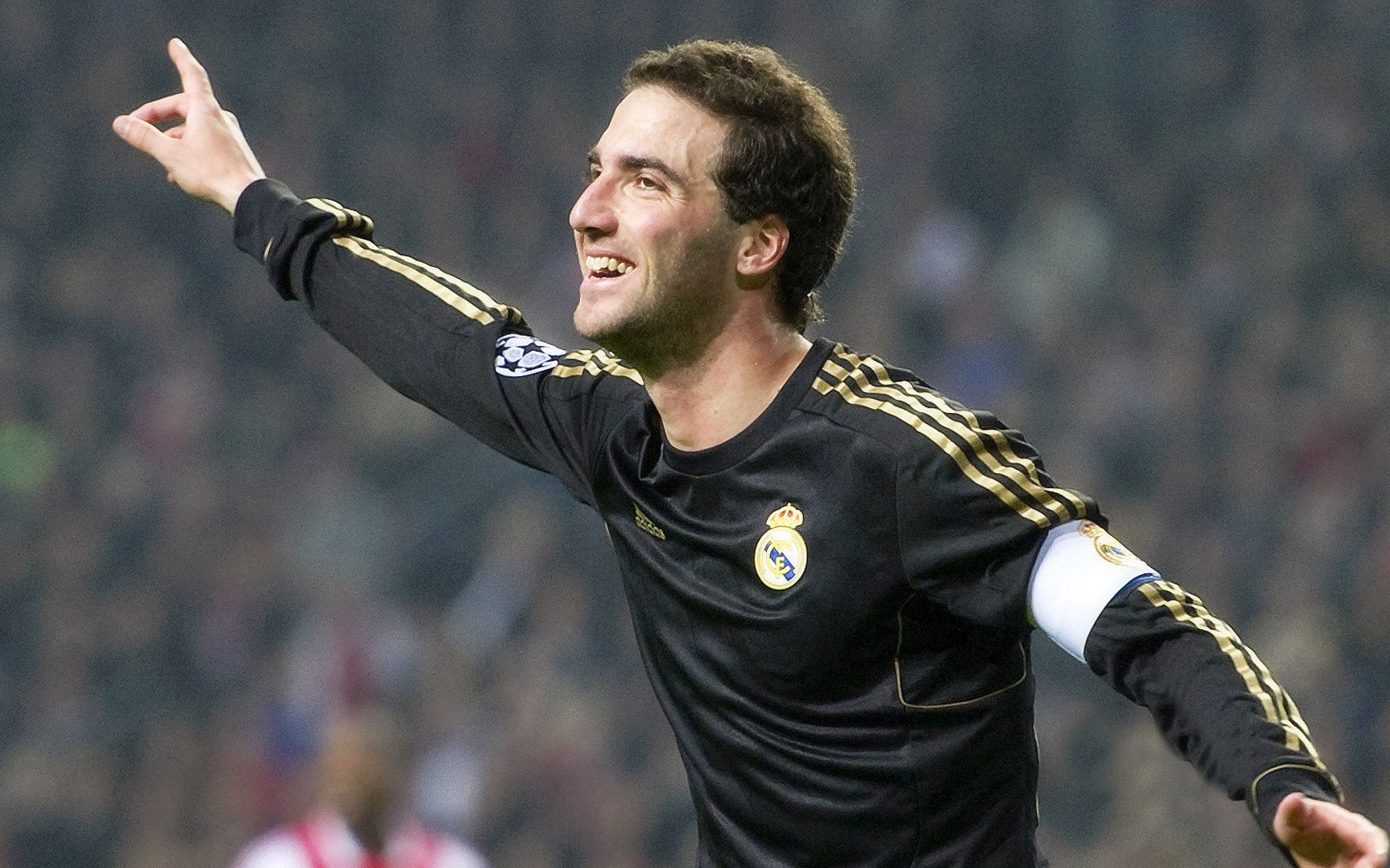 乐鱼官方登录入口-德甲球员视觉追踪训练提高战术执行速度的探索，视觉足球